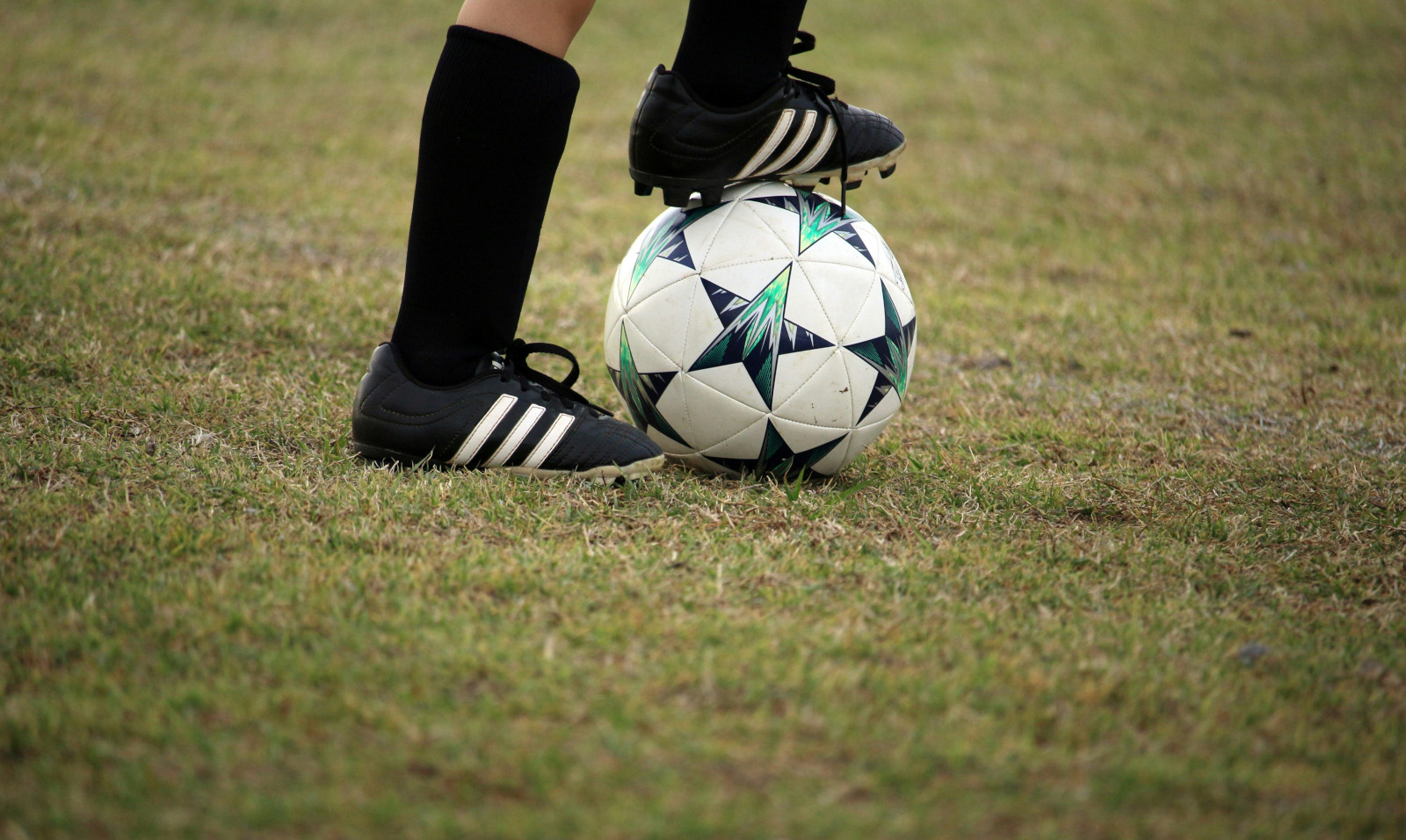 Symbolbild Fußball (Foto: Hal Gatewood / unspash.com)
